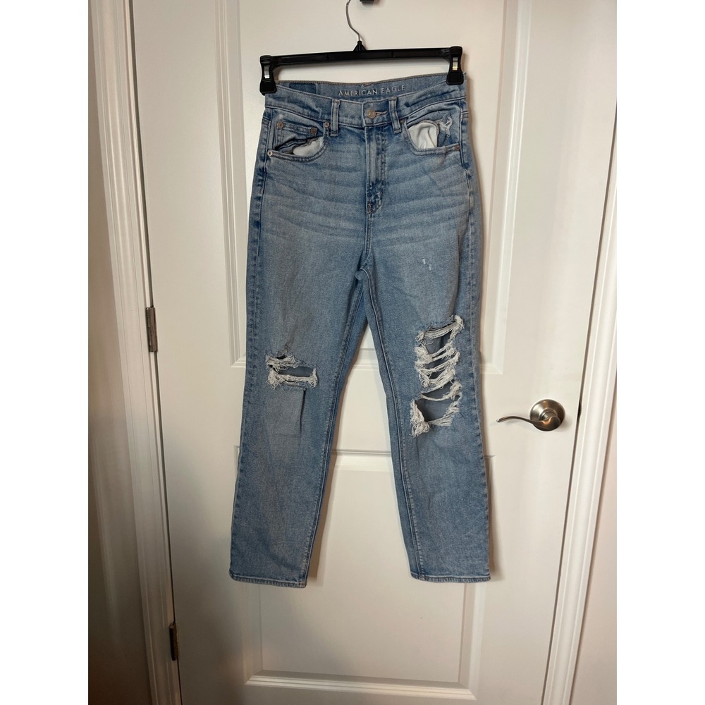 American Eagle Mom Jeans Light Wash Distressed High Rise Size 4 Short 2445